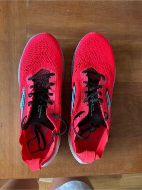 Brooks Hyperion Elite 4 size 7.5 (women's 9)